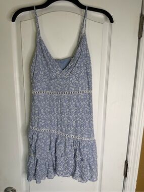 Sweet Pot Light Blue Floral Spaghetti-Strap Mini Sundress. Size 6.